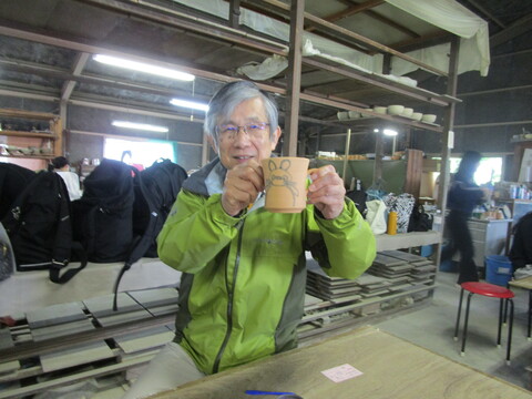 夛田羅先生も絵付け