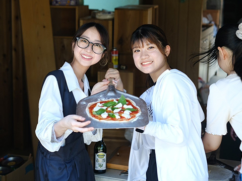 ピザこれから焼きます