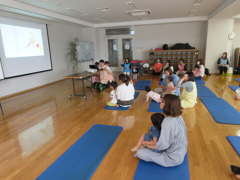 絵本の読み聞かせ