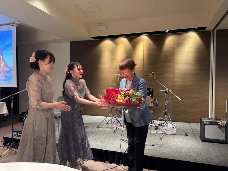 IMG_7227 花束贈呈