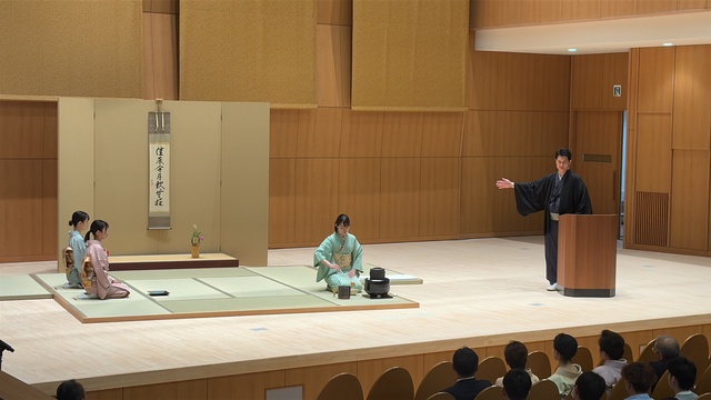 裏千家の山本宗知業躰様による点前解説