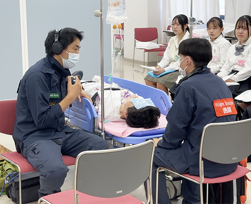 現役フライトナースによる特別講義を開催しました【看護学科】