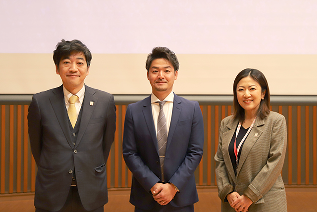 村崎理事長・伊藤憲生さん・戸川広報企画監