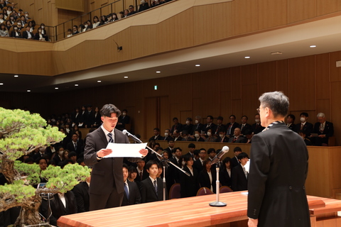 新入生代表宣誓