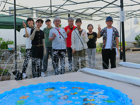 学生のアイデアがカタチに!万代中央ふ頭に「万代みずあそび広場」がオープン!【建築デザイン学科】